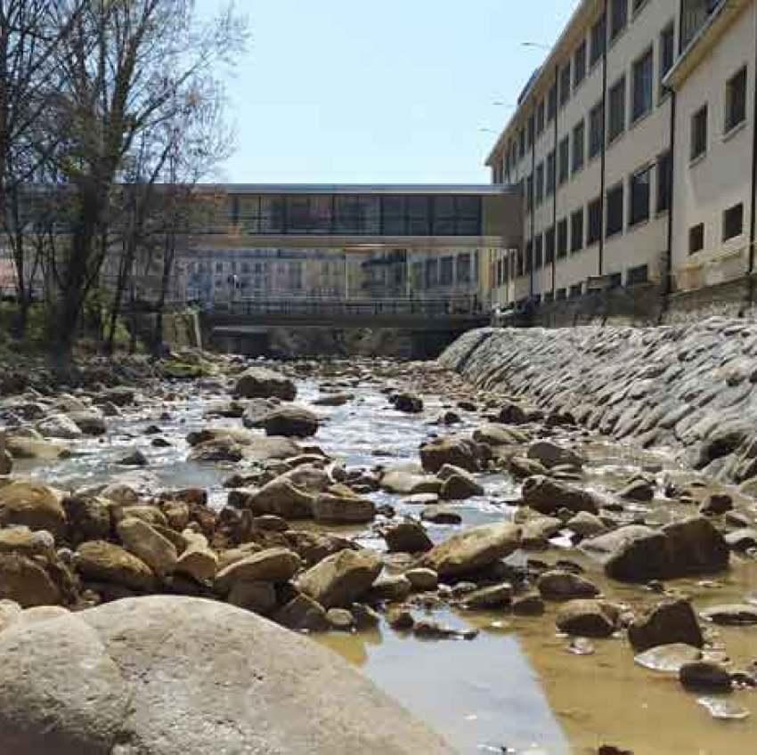 realizzazione scogliera in alveo fiume Mella frosio next -5